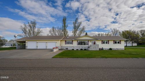 1140 Chestnut Dr, Washburn, ND, 58577-4106 | Card Image