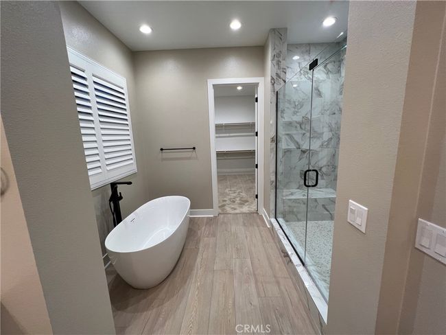 22046 Fig Tree Ln, House other with 6 bedrooms, 5 bathrooms and 3 parking in Chatsworth CA | Image 6