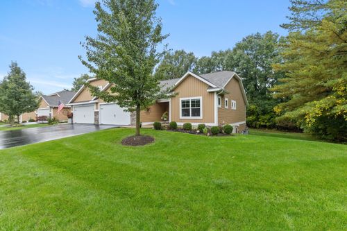 3810 Branagan Ct Se, Kentwood, MI, 49512-5309 | Card Image