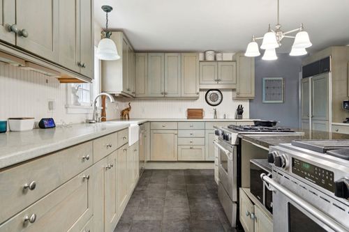 11 Turnpike Rd, Grafton, NH, 03240-3718 | Card Image