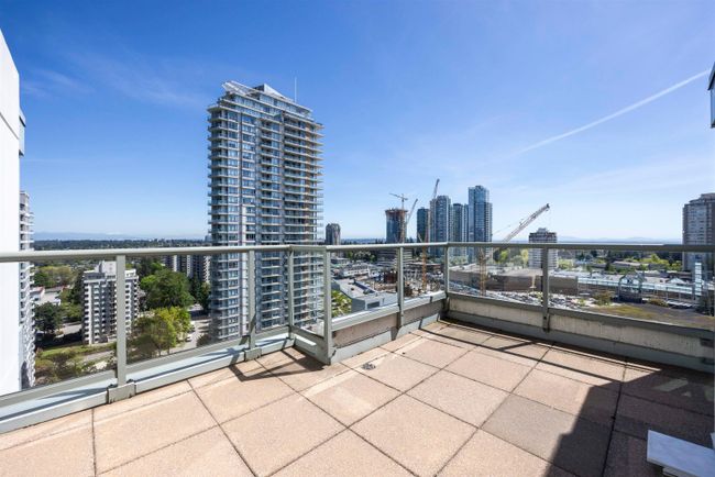 1702 - 4788 Hazel Street, Condo with 3 bedrooms, 2 bathrooms and 2 parking in Burnaby BC | Image 24