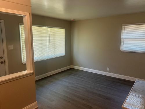 28951 Hazelwood St, Inkster, MI, 48141-1659 | Card Image