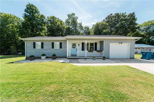 725 Beech St, Yadkinville, NC, 27055-7822 | Card Image