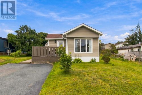 4 Cedar Dr, House with 2 bedrooms, 1 bathrooms and null parking in Paradise NL | Card Image