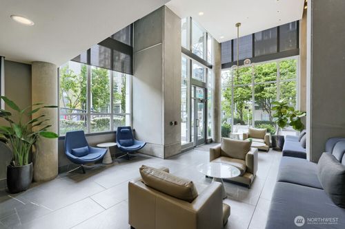 1109-76 Cedar St, Seattle, WA, 98121-4111 | Card Image