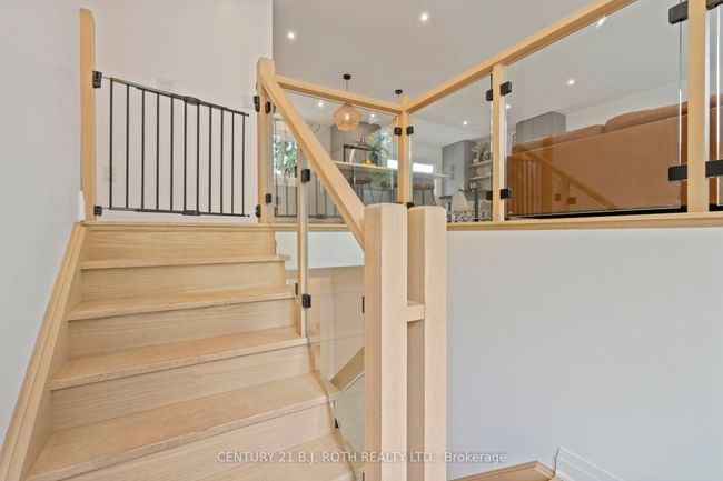 233 Dock Rd, House other with 3 bedrooms, 3 bathrooms and 5 parking in Barrie ON | Image 5