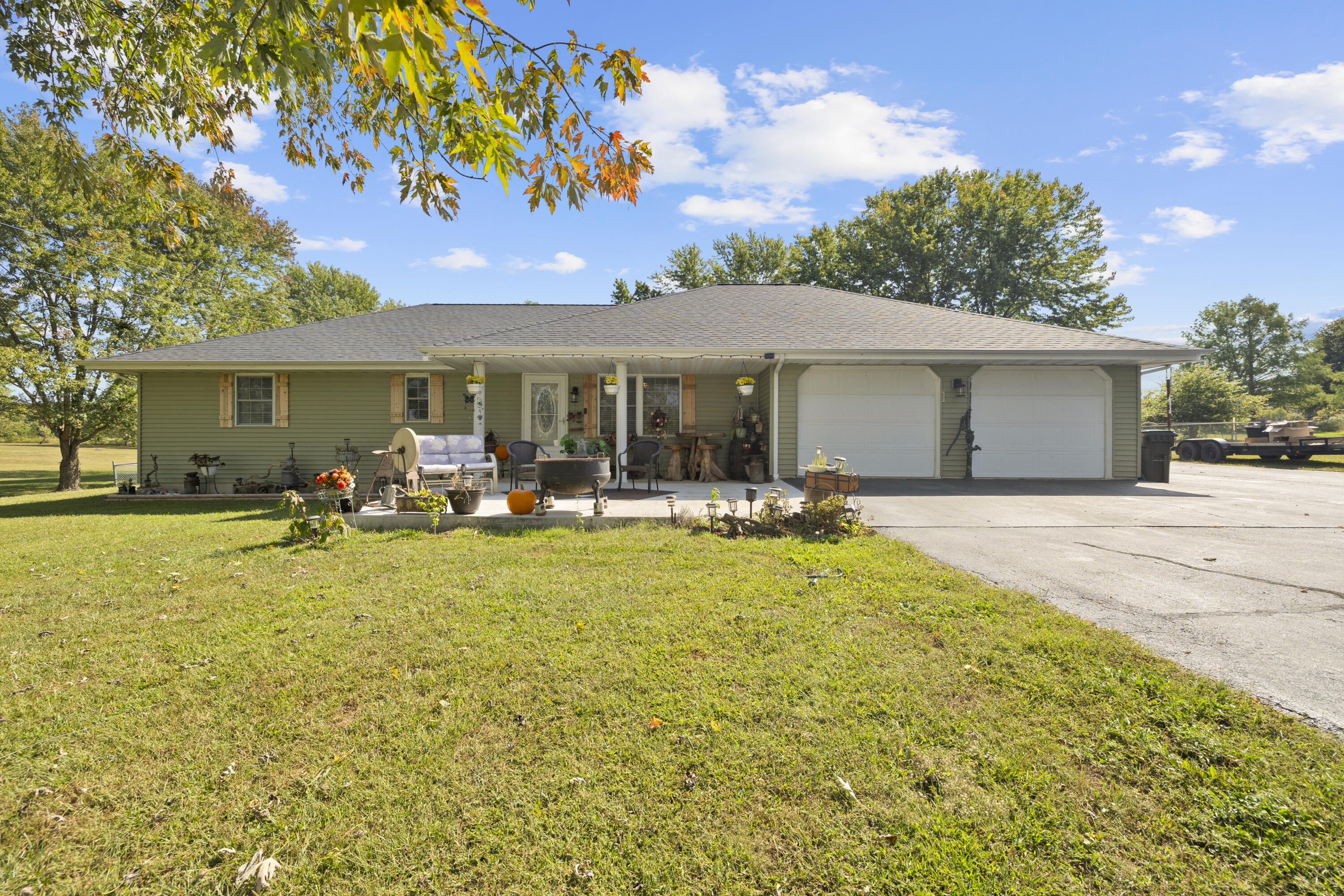 Peach Blossom Ln, Lebanon, MO 65536