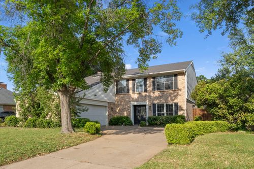 2303 Fall River Dr, Arlington, TX, 76006-5705 | Card Image