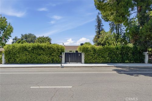 9253 White Oak Ave, Northridge, CA, 91325 | Card Image