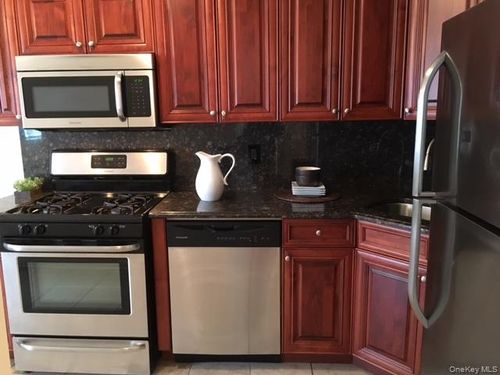 211r-1421 Broadway, Hewlett, NY, 11557-1328 | Card Image