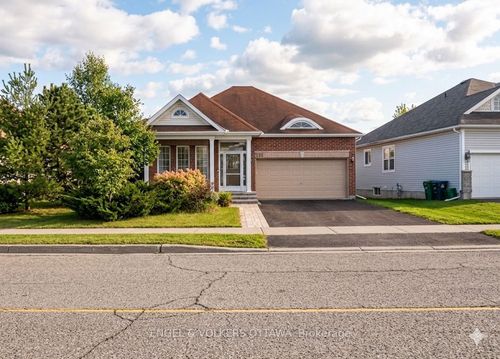 352 W Ridge Dr, Stittsville, ON, K2S2G8 | Card Image
