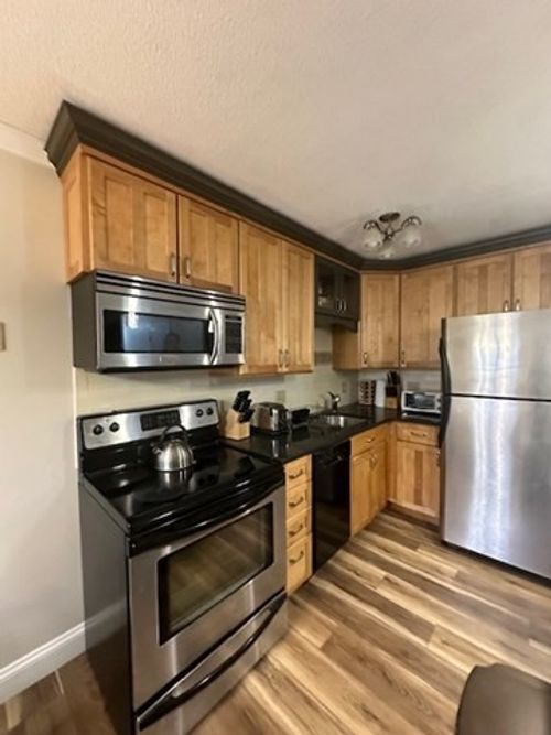 103-74 Barrett St, Northampton, MA, 01060-1726 | Card Image