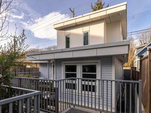 517 E 11th Ave, Vancouver, BC, V5T2E1 | Card Image