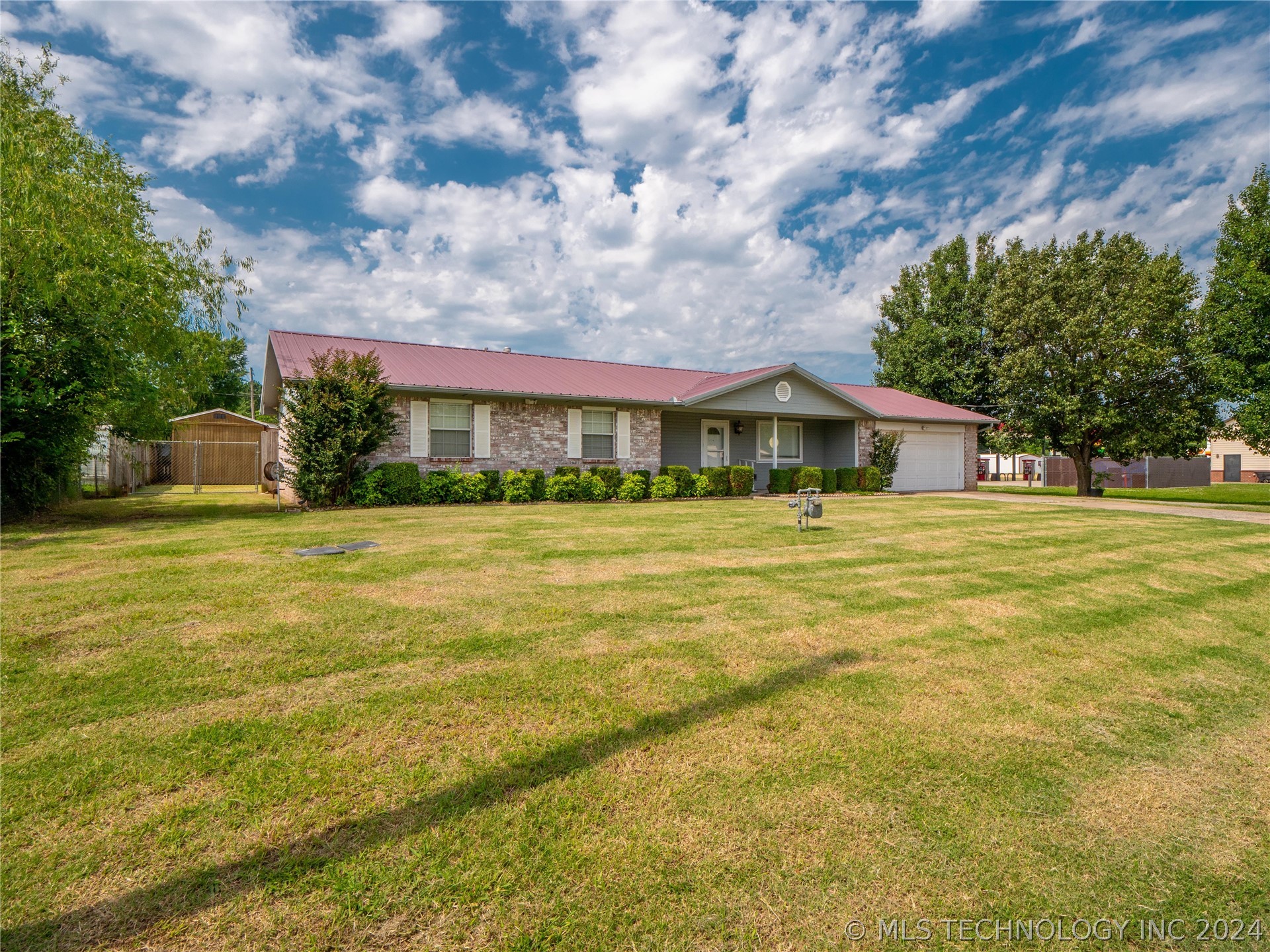 Kiowa St, Hartshorne, OK 74547