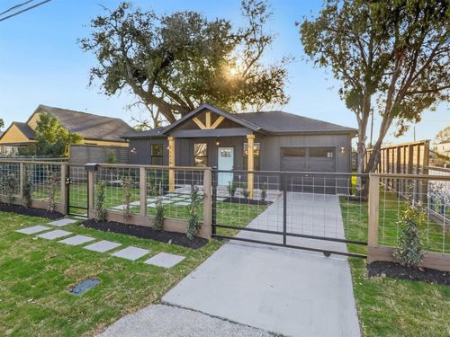 5619 Chapman St, Houston, TX, 77009-1525 | Card Image