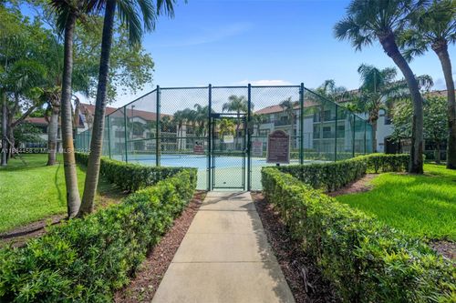 11-530 S Park Rd, Hollywood, FL, 33021-8596 | Card Image