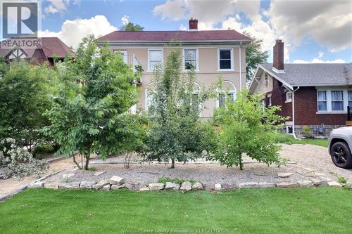 956 Victoria Ave, Windsor, ON, N9A4N4 | Card Image