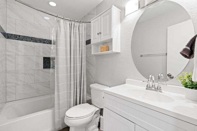 104 Cove E, Condo with 3 bedrooms, 2 bathrooms and null parking in Horseshoe Bay TX | Image 20