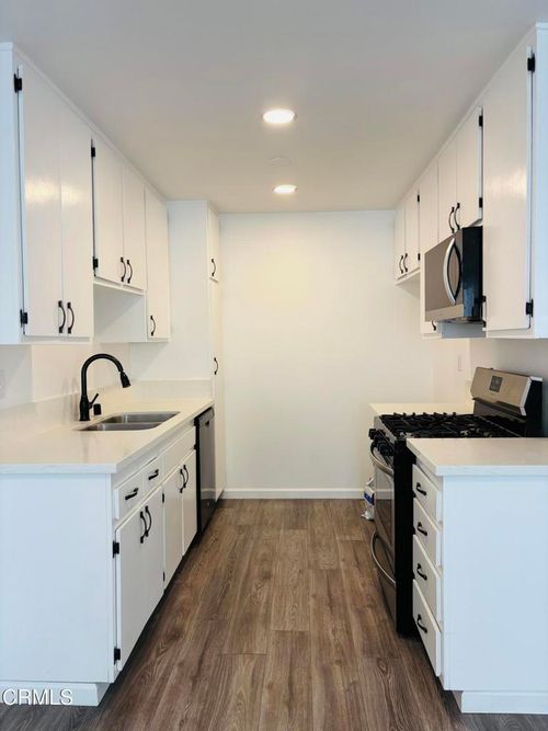 apt-8-2750 Piedmont Ave, Montrose, CA, 91020-1328 | Card Image