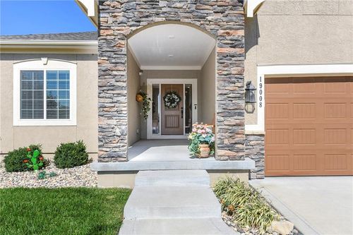 19008 189th St, Spring Hill, KS, 66083-4590 | Card Image