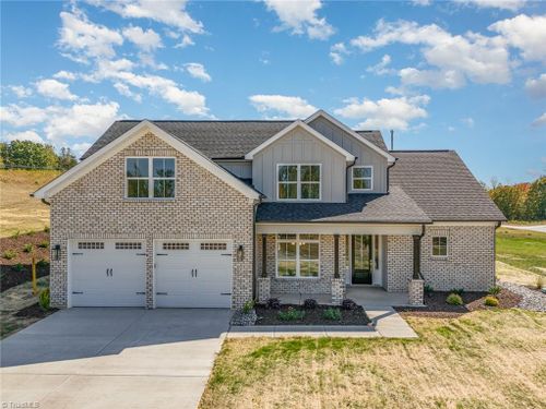 7632 Monty Dr, Kernersville, NC, 27284-5004 | Card Image