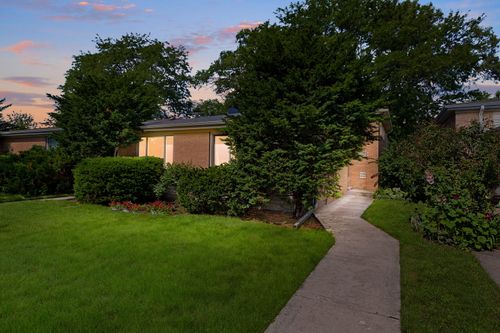 9306 Lavergne Ave, Skokie, IL, 60077-1351 | Card Image