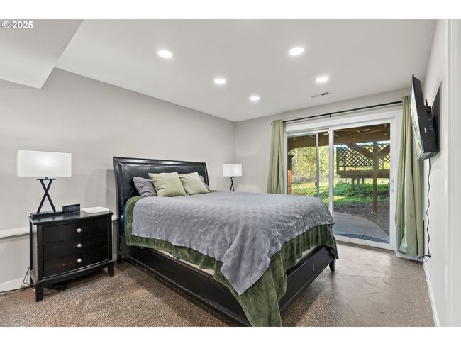 22400 S Evergreen Dr, House other with 5 bedrooms, 3 bathrooms and 2 parking in Beavercreek OR | Image 24