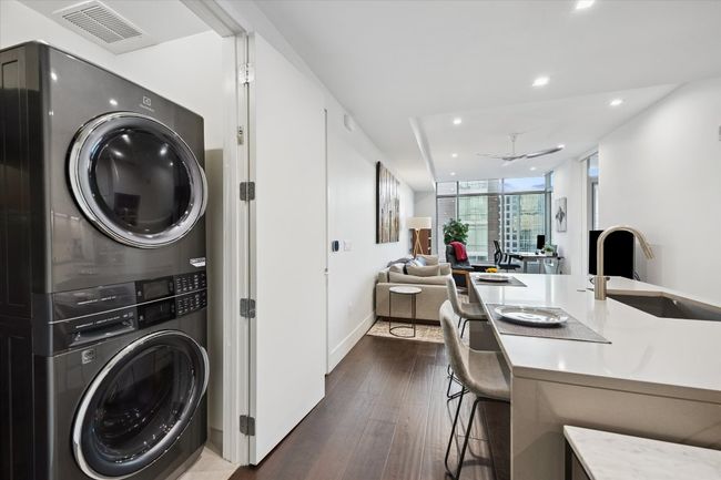 Washer/Dryer in unit | Image 16