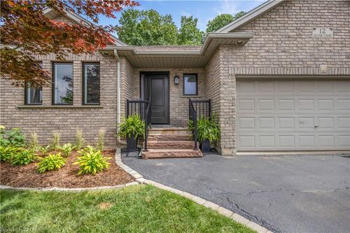 12 Oliver Crt, Brantford, ON, N3T6N6 | Card Image