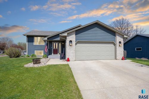 204 W Birchwood Dr, Brandon, SD, 57005-2101 | Card Image