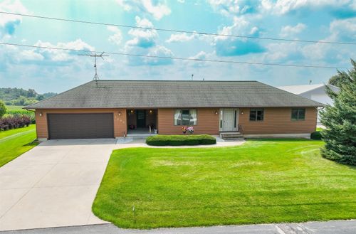 1625 Hickory Hill Rd, Decorah, IA, 52101-7570 | Card Image