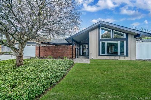 12 Oakdale Avenue, Brookhaven, NY, 11738 | Card Image