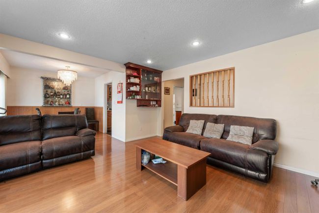 6135 Commercial Street, House other with 6 bedrooms, 3 bathrooms and 1 parking in Vancouver BC | Image 6