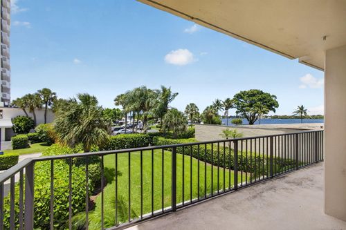 136 Lakeshore Dr, North Palm Beach, FL, 33408-3684 | Card Image