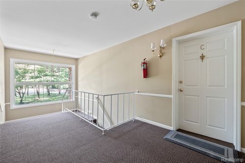 apt-c-550 Billingsgate Ct, Bloomfield Hills, MI, 48301-1609 | Card Image