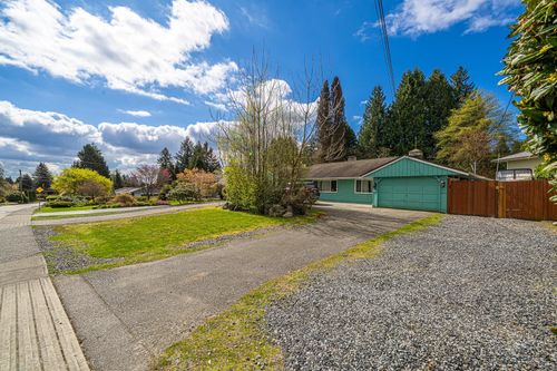 690 Burley Dr, West Vancouver, BC, V7T1Z5 | Card Image