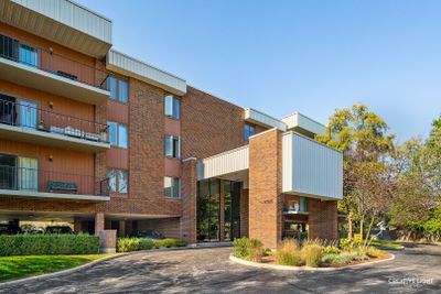 404 - 6585 Main Street, Condo with 2 bedrooms, 2 bathrooms and 1 parking in Downers Grove IL | Image 1