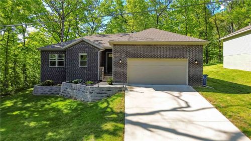 8 Leyland Dr, Bella Vista, AR, 72714-3908 | Card Image