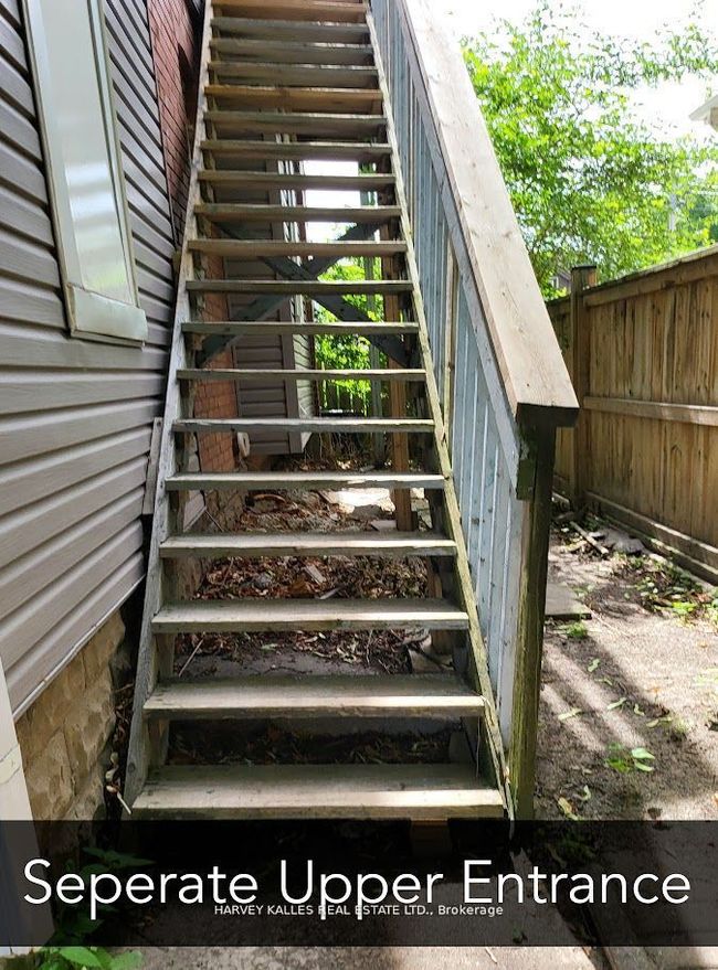 260 Prospect St S, Home with 4 bedrooms, 2 bathrooms and 2 parking in Hamilton ON | Image 5