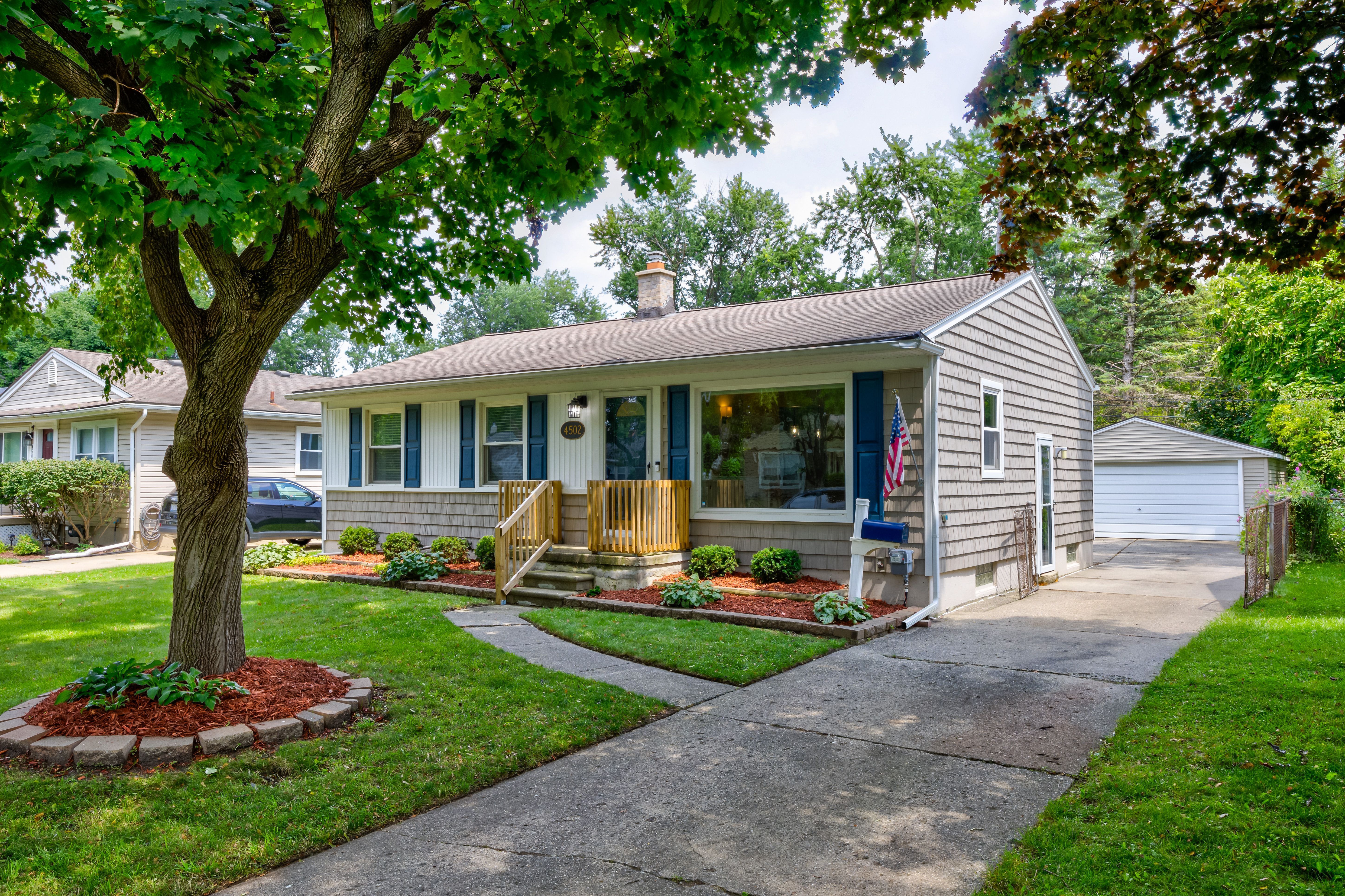 Thorncroft Ave, Royal Oak, MI 48073
