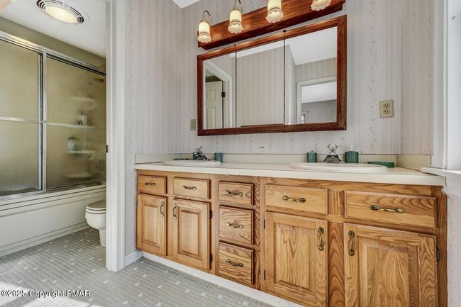 En Suite Bath | Image 50
