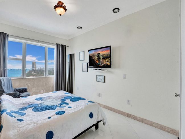 APT-1709 - 3180 S Ocean Dr, Condo with 2 bedrooms, 2 bathrooms and null parking in Hallandale Beach FL | Image 14