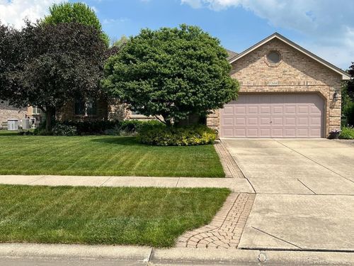 52604 Forest Hill Dr, Chesterfield, MI, 48047-6106 | Card Image