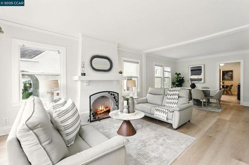 3037 Georgia St, Oakland, CA, 94602-3209 | Card Image