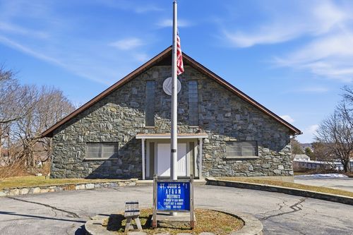 81 Sprague St, Portsmouth, RI, 02871-2711 | Card Image