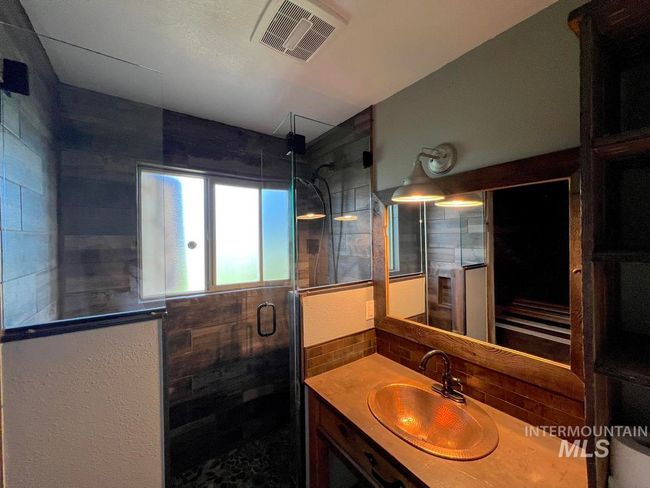 13974 Rustic Rd, House other with 3 bedrooms, 2 bathrooms and 3 parking in McCall ID | Image 9