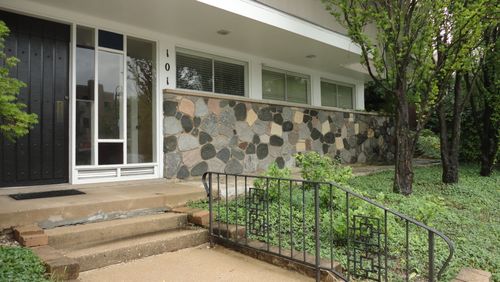 7-101 Eastern Ave, Clarendon Hills, IL, 60514-2146 | Card Image