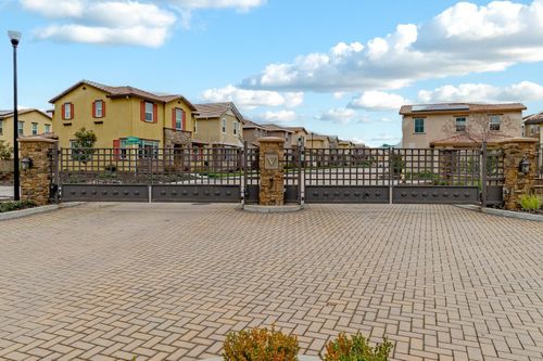 87 Huddlestone Cir, Roseville, CA, 95661-2543 | Card Image