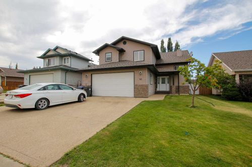 43 Lindman Close, Sylvan Lake, AB, T4S2M5 | Card Image