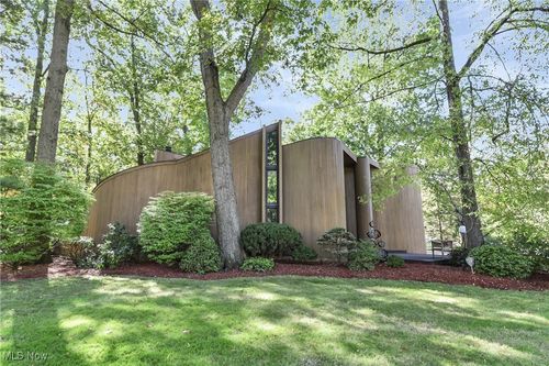 31105 Roxbury Park Dr, Bay Village, OH, 44140-1078 | Card Image